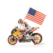 Minichamps 122061169 1/12 Honda RC211V No.69 Nicky Hayden 2006 MotoGP World Champion with Figurine & Flag